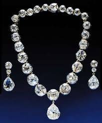  কুইন Victoria's Diamond নেকলেস And Earring Set