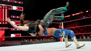  Raw 8/26/19 ~ Bayley vs Nikki tumawid