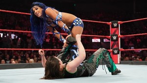  Raw 9/23/19 ~ Nikki attraversare, croce vs Sasha Banks