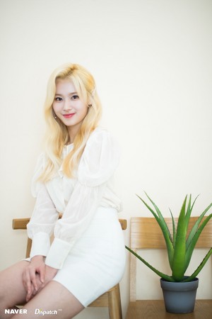 Sana "Feel Special" promotion photoshoot によって Naver x Dispatch