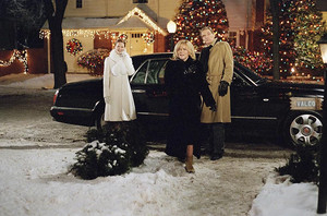  Surviving Christmas (2004) Still