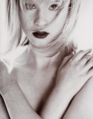  Thora Birch - Flaunt Photoshoot - 2001