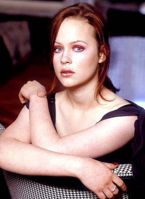  Thora Birch - star, sterne Magazine Photoshoot - 2001