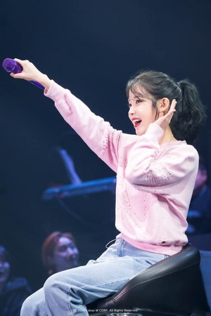  [OFFICIAL PHOTO] ‪2019 iu Tour Concert‬ <Love, poem> in Taipei ‬