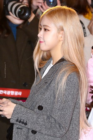  Blackpink at Gimpo Airport heading to Hapon 191203