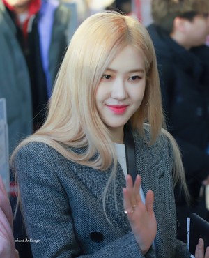  Blackpink at Gimpo Airport heading to Hapon 191203