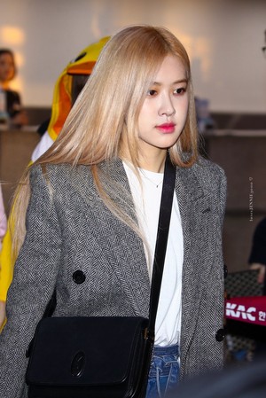  Blackpink at Gimpo Airport heading to Japon 191203