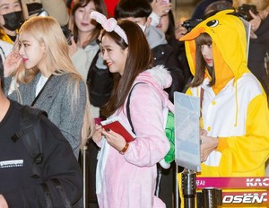 Blackpink at Gimpo Airport heading to जापान 191203