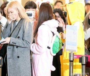  Blackpink at Gimpo Airport heading to Japan 191203