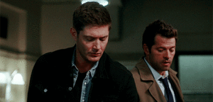  Castiel healing Dean’s hand ⇢ 15x08 - Our Father, Who Aren’t in Heaven