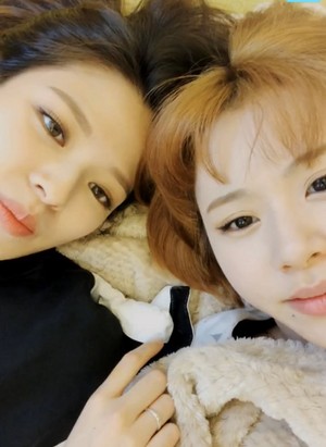  Chaeyoung and Jeongyeon
