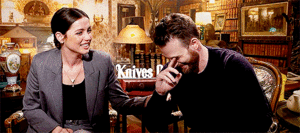  Chris Evans and Ana de Armas having the best time talking about their movie “Knives Out”