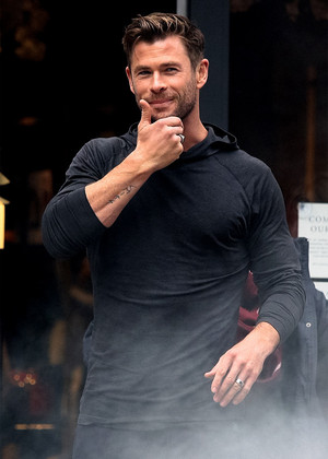  Chris Hemsworth filming a Hugo Boss commercial in New York City (December 6, 2019)