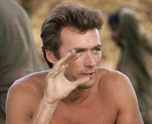  Clint Eastwood on the set of Kelly’s bayani