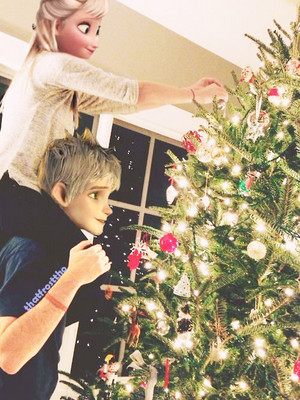 Elsa and Jack decorating the Christmas tree 
