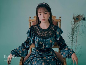  IZ*ONE - 1st Album [BLOOM*IZ] OFFICIAL ছবি ‘I AM’ ver. - Yuri