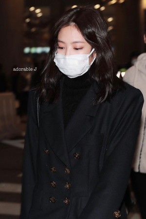  Jennie at ICN airport back from Beijing