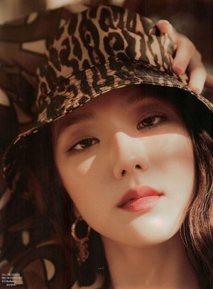  Jisoo HQ SCAN with ELLE KOREA Magazine December 2019 Issue