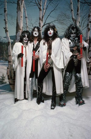  吻乐队（Kiss） ~Hollywood, California...October 19, 1976 (Merry KISSmas)