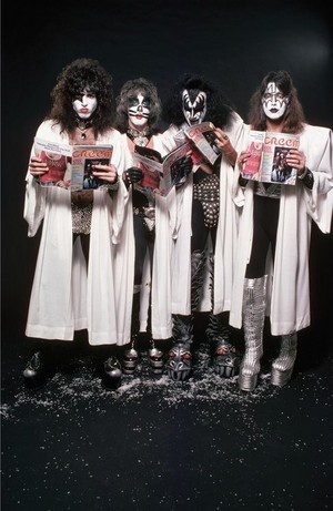  吻乐队（Kiss） ~Hollywood, California...October 19, 1976 (Merry KISSmas)