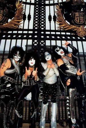  吻乐队（Kiss） ~London, England...November 25, 1996 (Buckingham Palace - Reunion Tour)