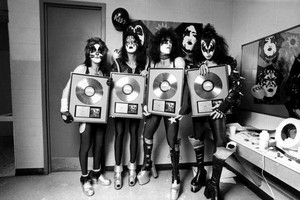  KISS ~Long Island, New York...December 31, 1975 (Nassau Veterans Memorial Coliseum - Alive Tour)