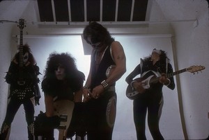  Kiss ~Los Angeles, California, May 30, 1975 and June 9, 1975 (White Room Session)