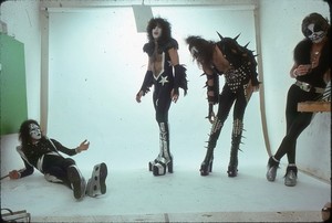  Kiss ~Los Angeles, California, May 30, 1975 and June 9, 1975 (White Room Session)