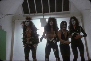  KISS ~Los Angeles, California, May 30, 1975 and June 9, 1975 (White Room Session)