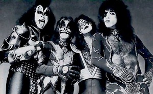 吻乐队（Kiss） (NYC) April 9, 1976 (Destroyer 照片 Session-Press Conference Mothers Studio)