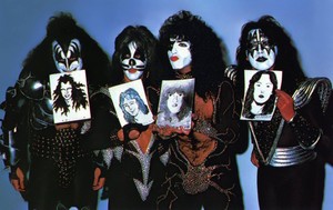  KISS (NYC) April 9, 1976 (Destroyer picha Session-Press Conference Mothers Studio)