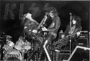  KISS (NYC) December 31, 1973 (New York Academy of Music's New Year's Eve)