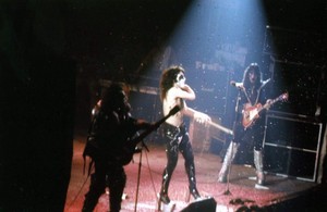  ciuman ~Norman, Oklahoma...January 7, 1977 (Rock and Roll Over Tour)