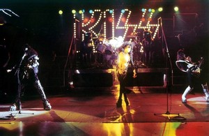  ciuman ~Reading, Massachusetts...November 15-21, 1976 (Rock And Roll Over Tour Dress Rehearsals)