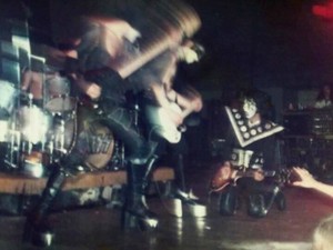  키스 ~Springfield, Illinois...December 30, 1974 (Hotter Than Hell Tour)