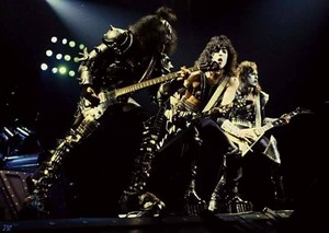  吻乐队（Kiss） ~Toronto, Ontario, Canada...January 14, 1983 (Maple Leaf Gardens - Creatures of the Night Tour)