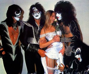  KISS with سٹار, ستارہ Stowe (NYC) April 9, 1976 (Destroyer تصویر Session-Press Conference Mothers Studio)