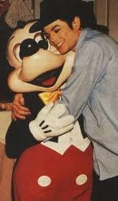  Michael Hugging Mickey maus