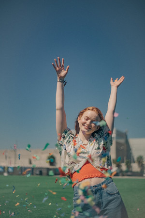  Sadie Sink - Pull and oso, oso de Photoshoot - 2019