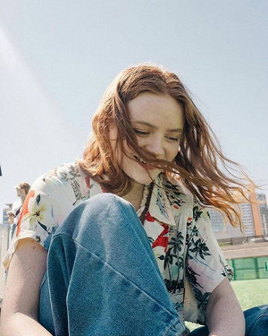  Sadie Sink - Pull and oso, oso de Photoshoot - 2019