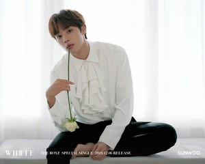  Sunwoo teaser প্রতিমূর্তি for special single 'White'