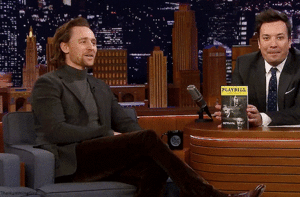  Tom Hiddleston and his velvet thighs on The Tonight montrer Starring Jimmy Fallon, November 25, 2019
