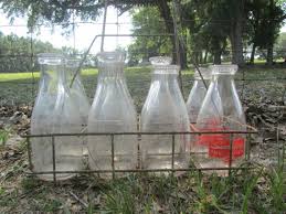  Vintage Glass melk Bottles In Carrier