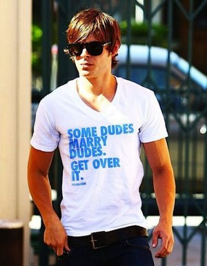  Zac Efron's Gay Friendly T-Shirt