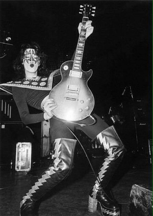  Ace (NYC) March 21, 1975 (Dressed To Kill Tour-Beacon Theatre)