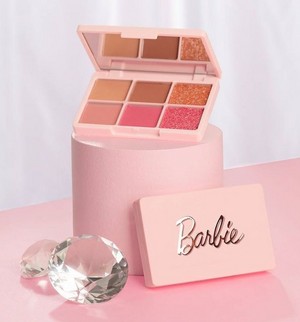  Barbie Eyeshadow Palette sa pamamagitan ng EGLIPS