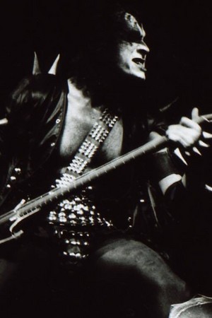  Gene ~Portland, Oregon...February 11, 1976 (Alive Tour)