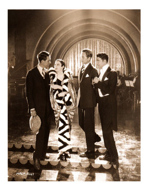  Greta Garbo in "Torrent" 1926~ Surrounded 의해 Admirers