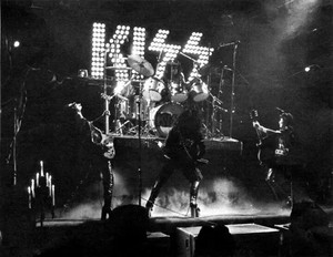  চুম্বন ~Asbury Park, New Jersey...March 29, 1974 (KISS Tour)
