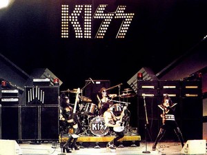  吻乐队（Kiss） ~Burbank, California...April 1, 1975 (NBC Studios - Midnight Special)